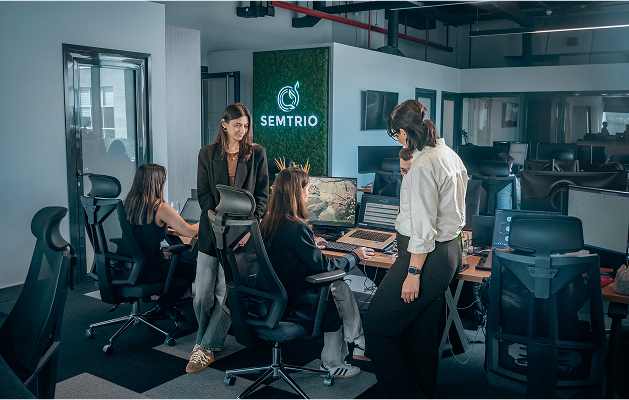 Ofiste birlikte çalışan Semtrio ekibi